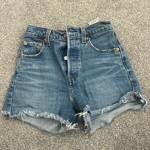 Levi’s ribcage shorts - size 23